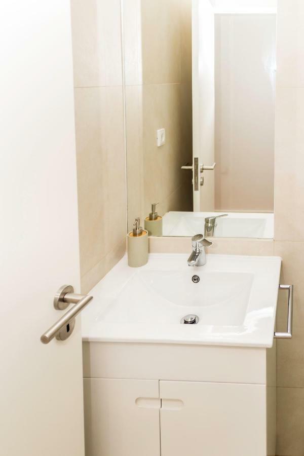 Guest H4u - Bonjardim Terrasse Center Apartment *