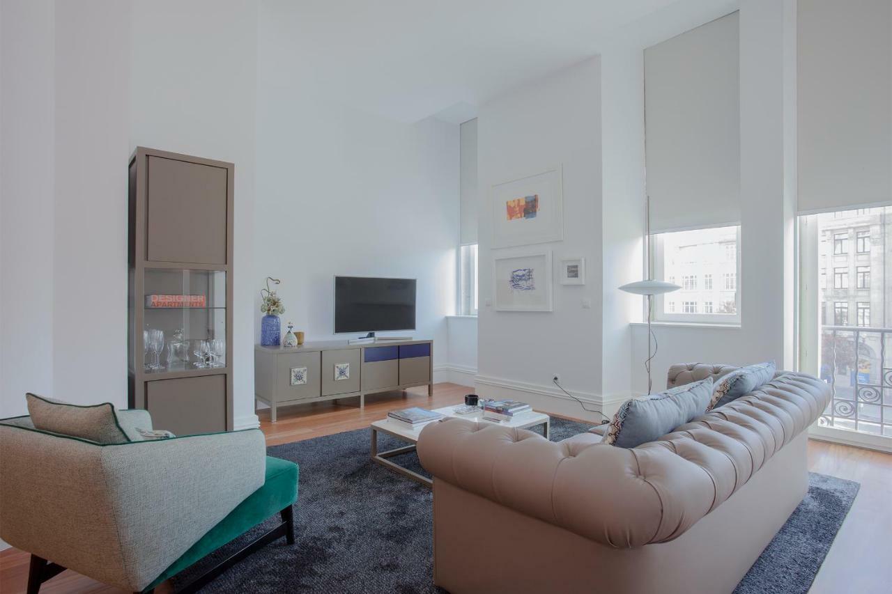 Liiiving In | Aliados Luxury Apartment