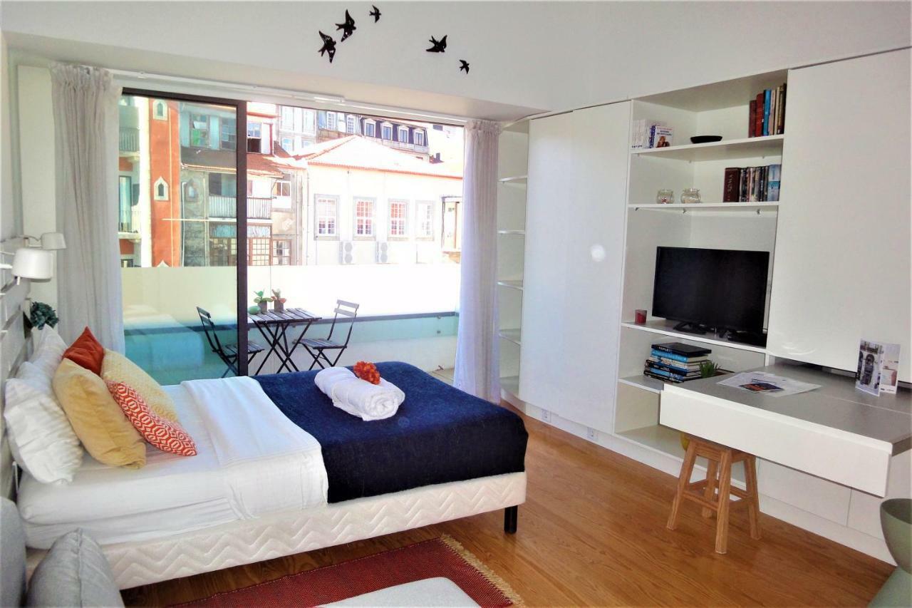 Sunny Terrace Almada *