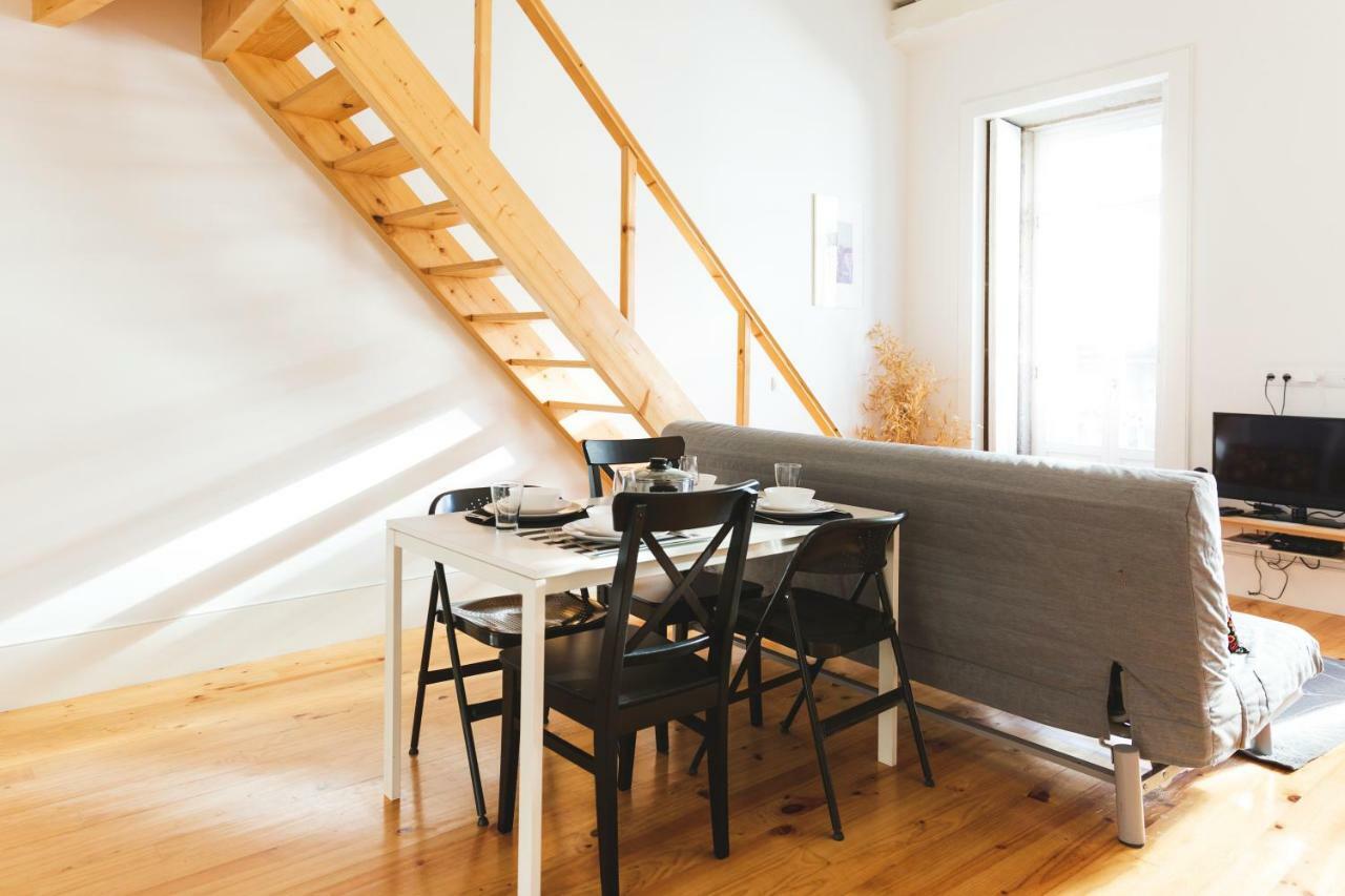 Aposentus -romantic Mezzanine With A Balcony