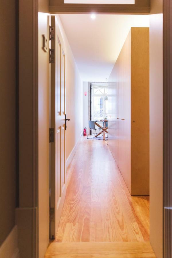 Aposentus - Charming Center With Balcony Porto