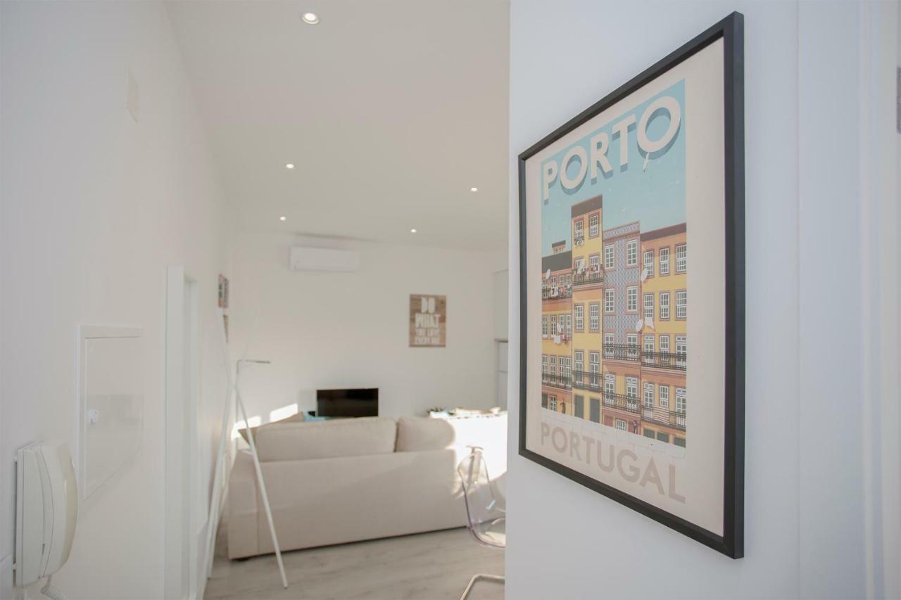 Apartment Liiiving In | Center Spot