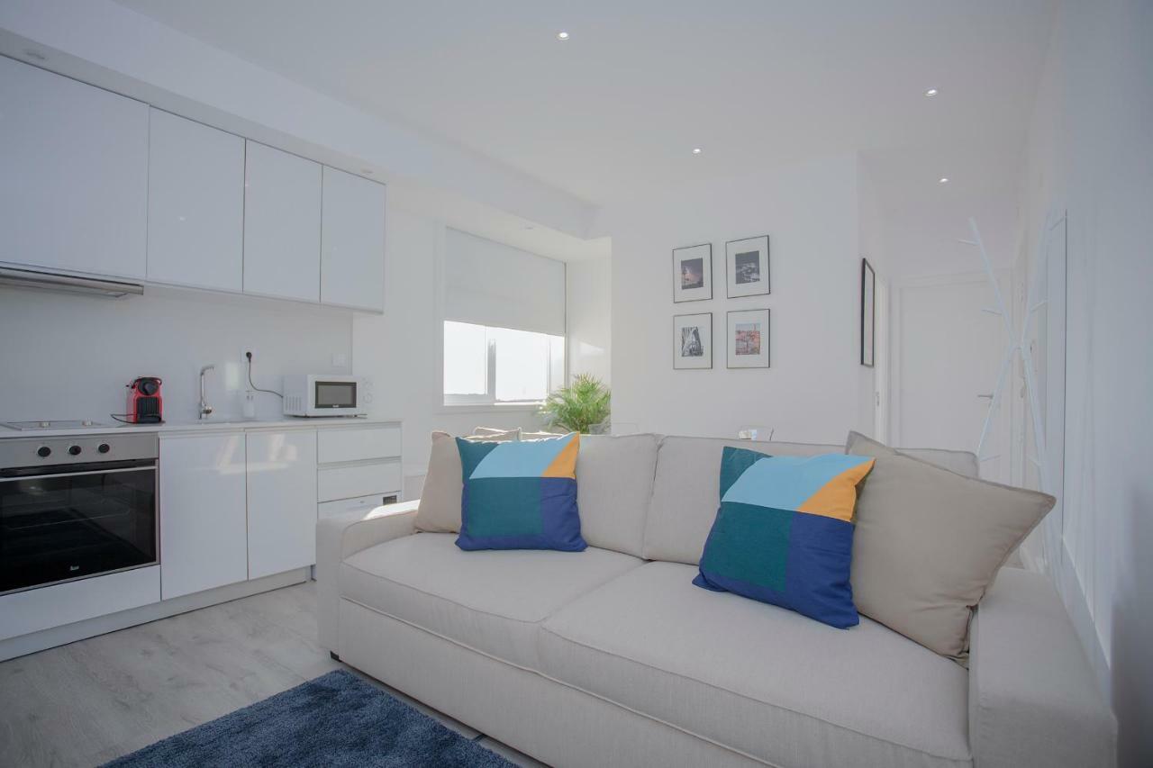 Apartment Liiiving In | Center Spot