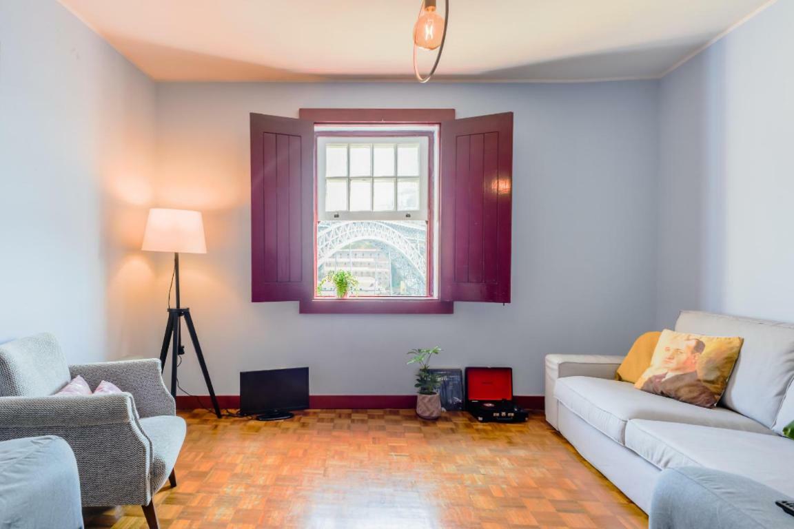 By River Apartment *