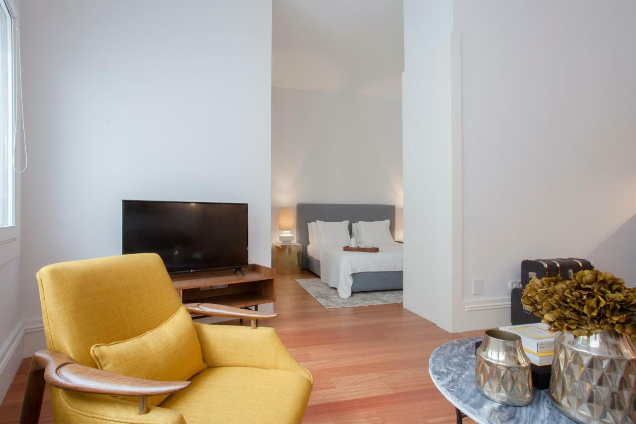 Liiiving In | Aliados Luxury Apartment *