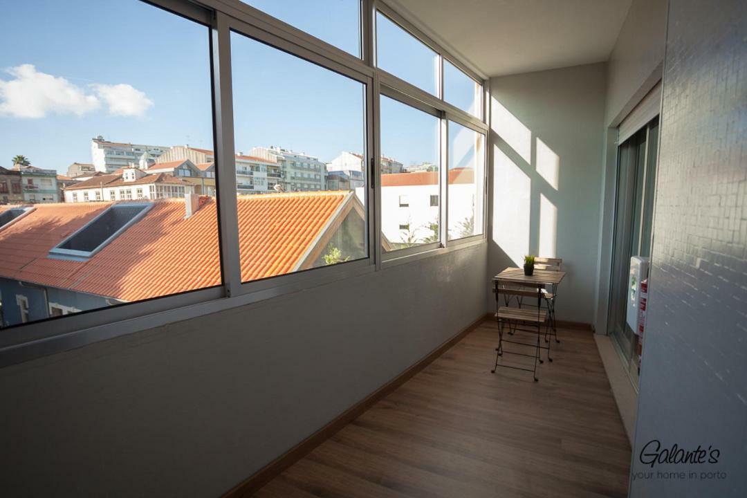 Downtown 3 Bedroom With Balcony - Quiet Street - Family Friendly - Groups Apartment