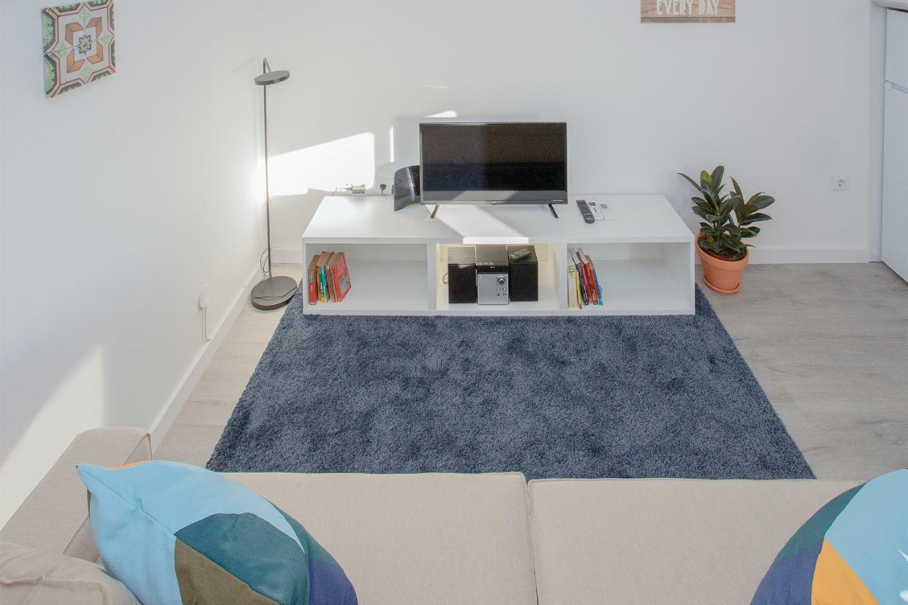 Apartment Liiiving In | Center Spot