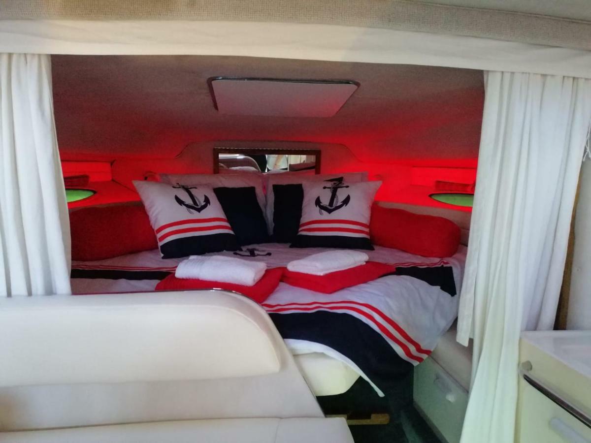 Sleepboat Botel