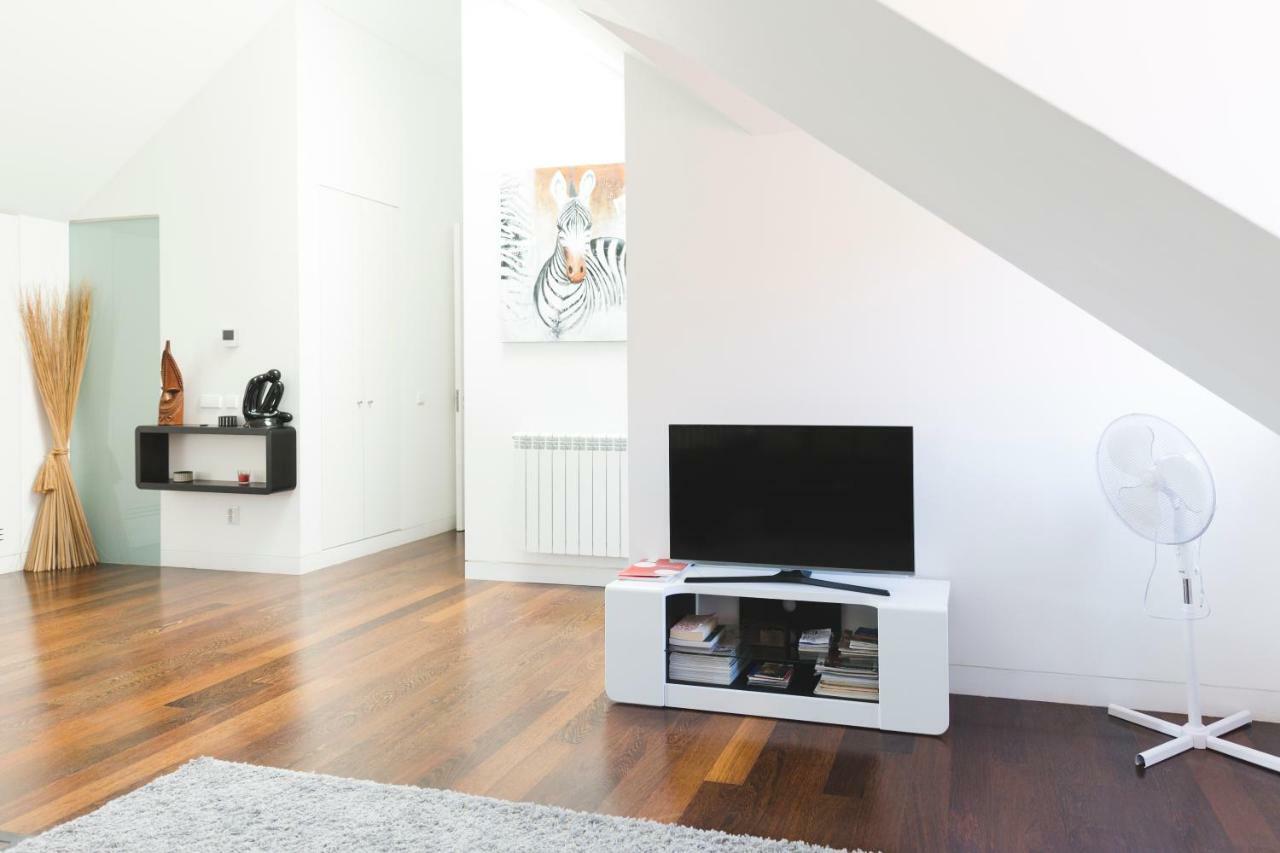 Aposentus - Downtown Modern Penthouse Apartment