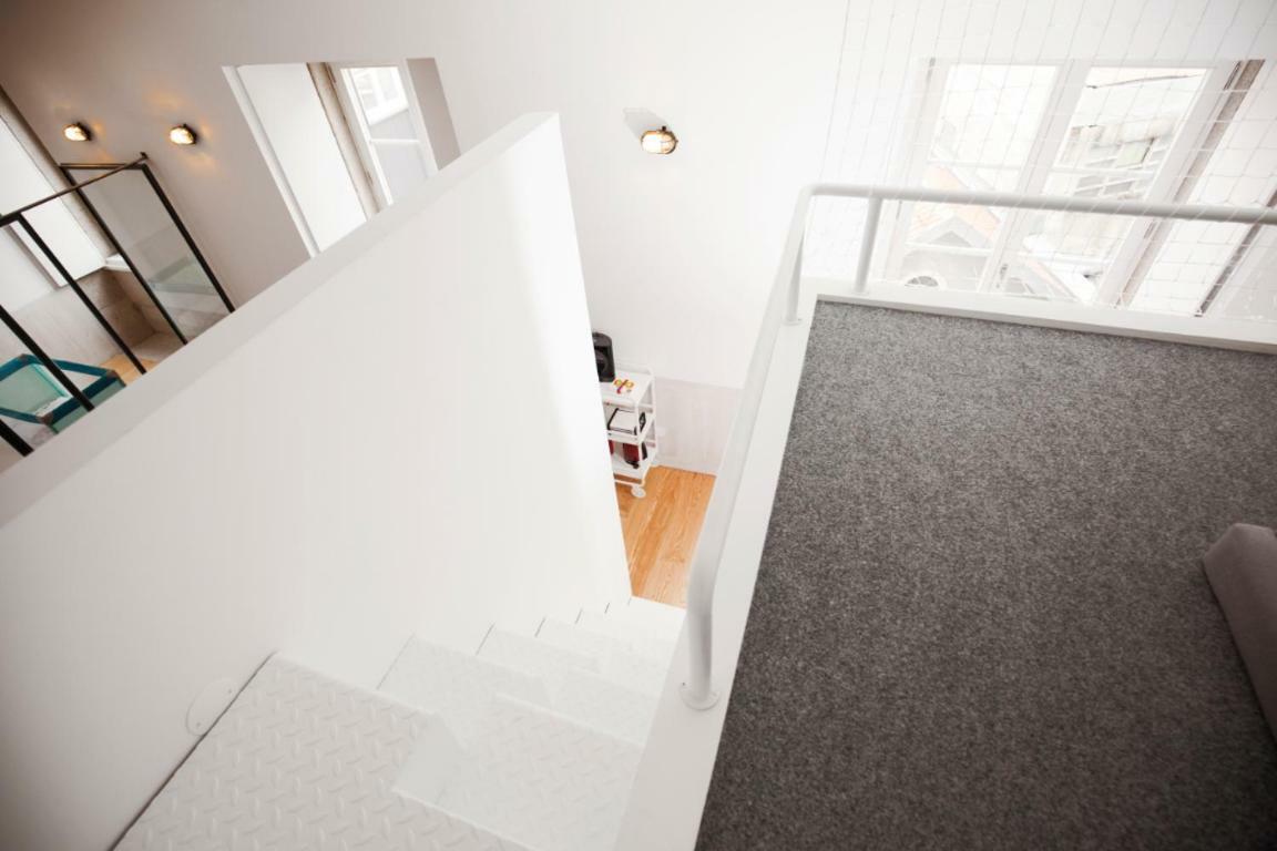 Get Lights And Books In A Flat