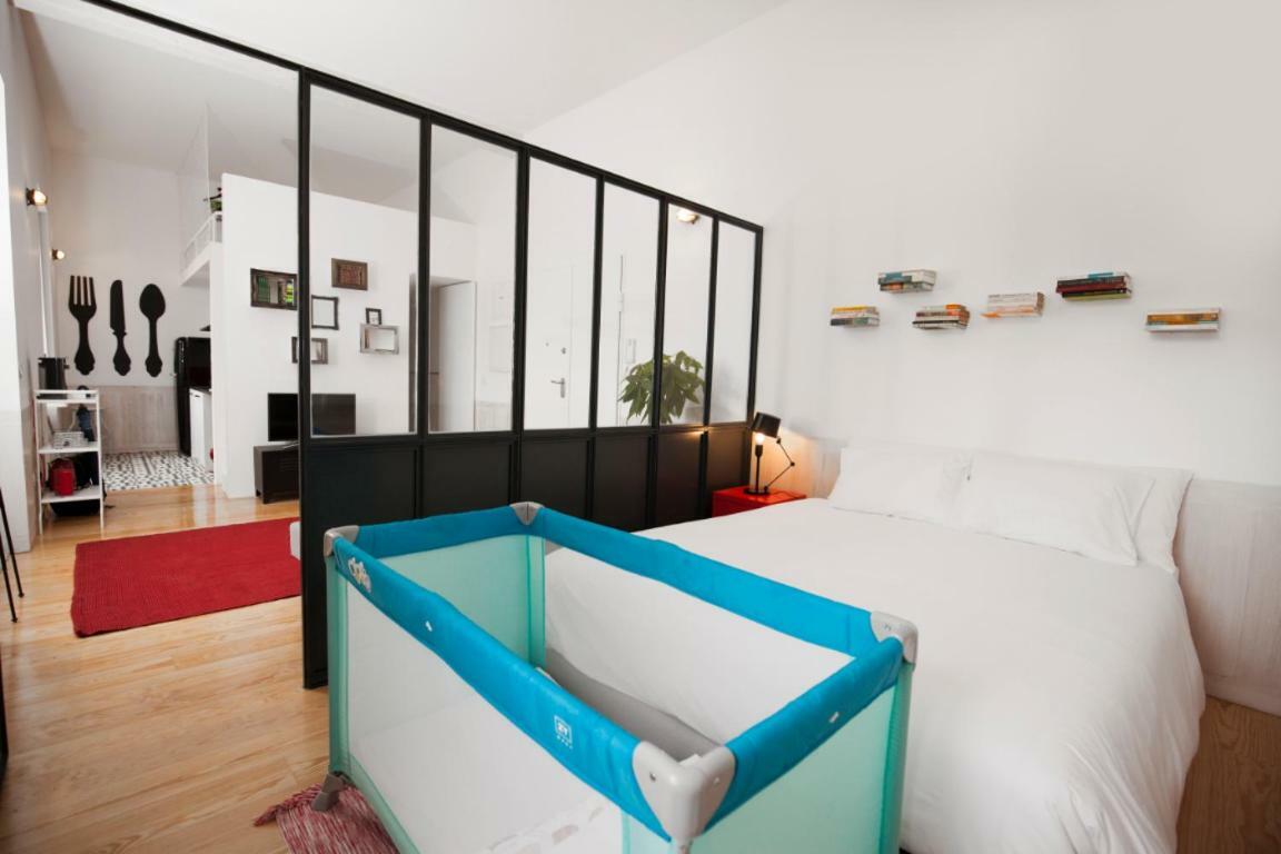 Get Lights And Books In A Flat * Porto
