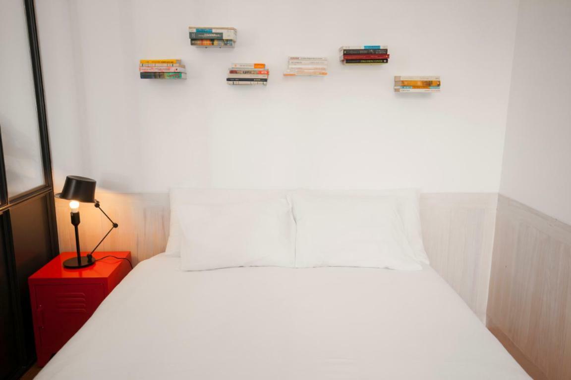 Get Lights And Books In A Flat