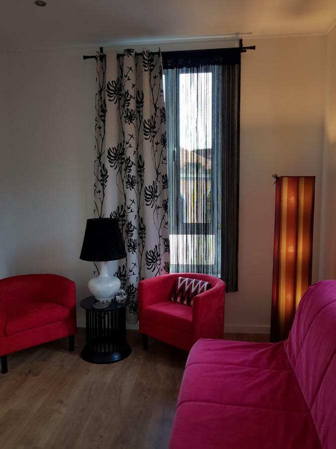 Ferienhaus Luxurious Pink House And Parking *