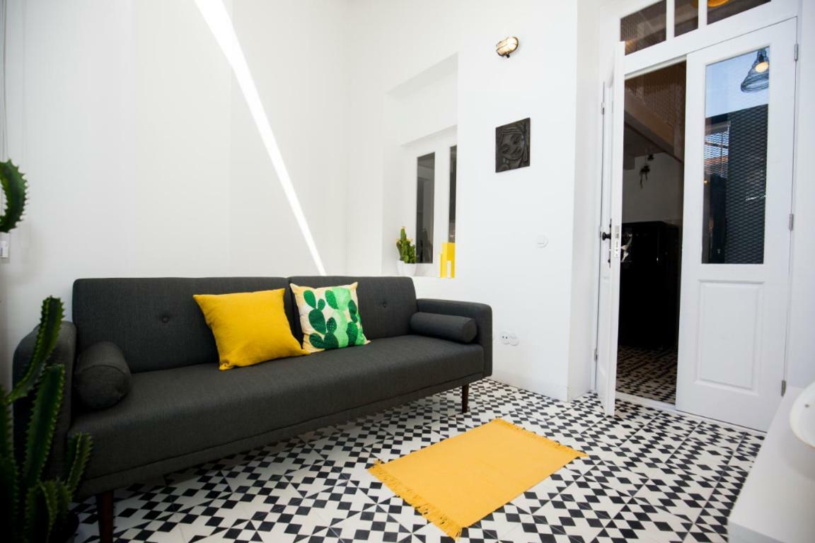 Get A Cactus And Books Apartamento Porto
