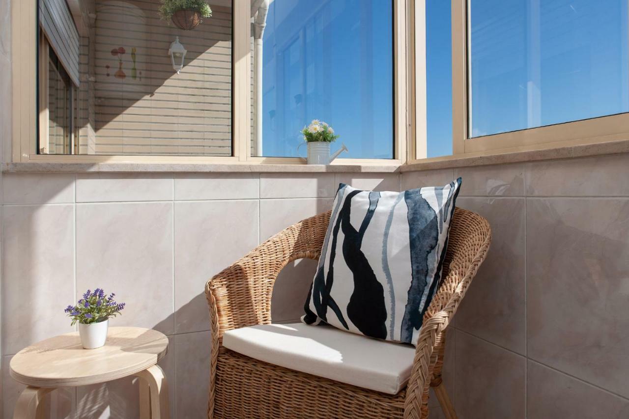 Sunny View To The Tower Apartment