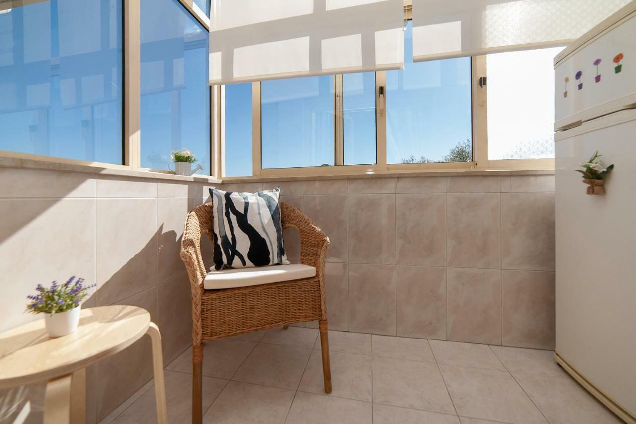 Sunny View To The Tower Apartment
