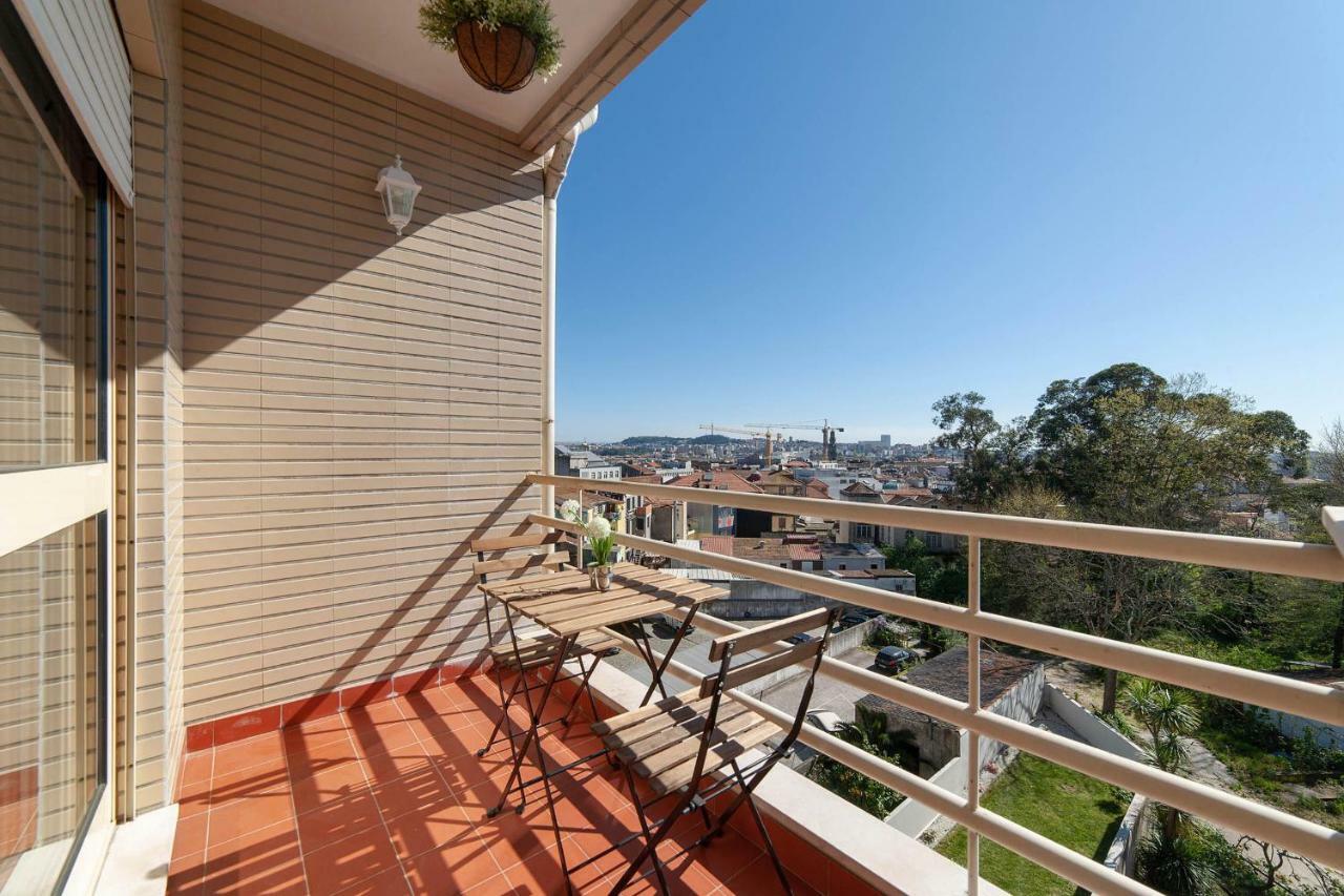 Sunny View To The Tower Porto
