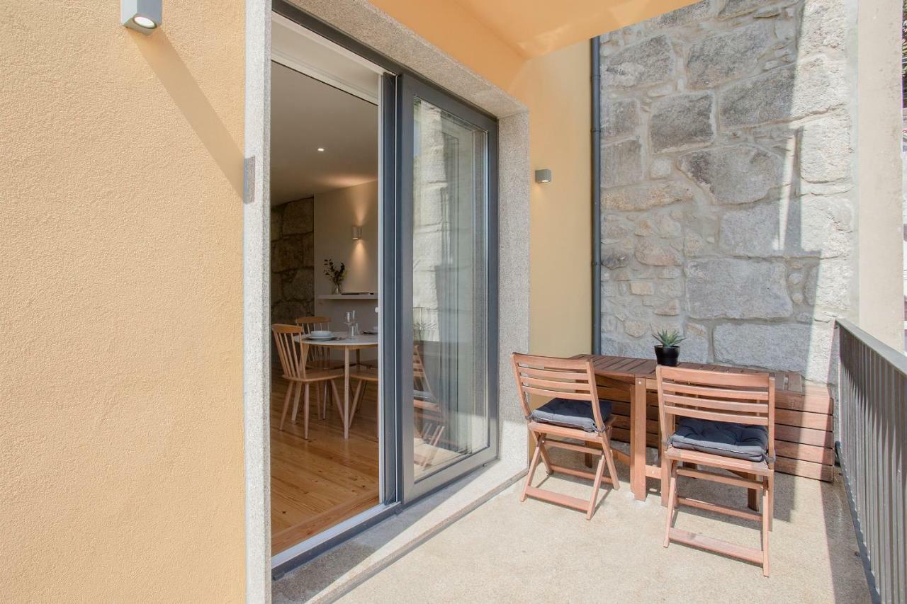 Apartamento Liiiving In - Charming Downtown Delight *