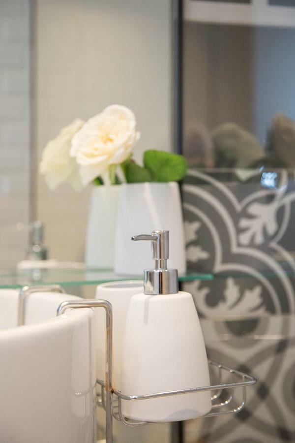 Apartment Liiiving In - Cozy & Chic Downtown