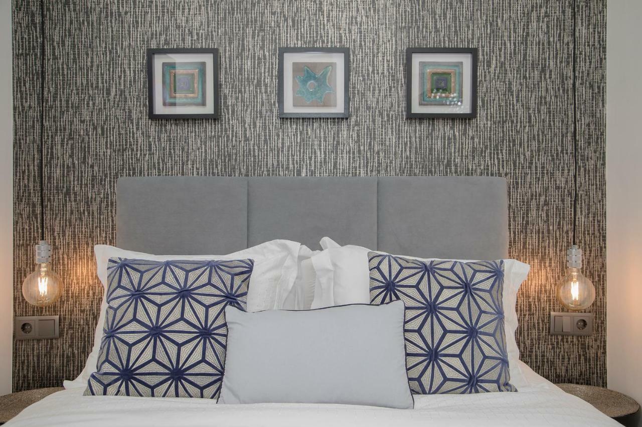 Liiiving In - Cozy & Chic Downtown Apartment