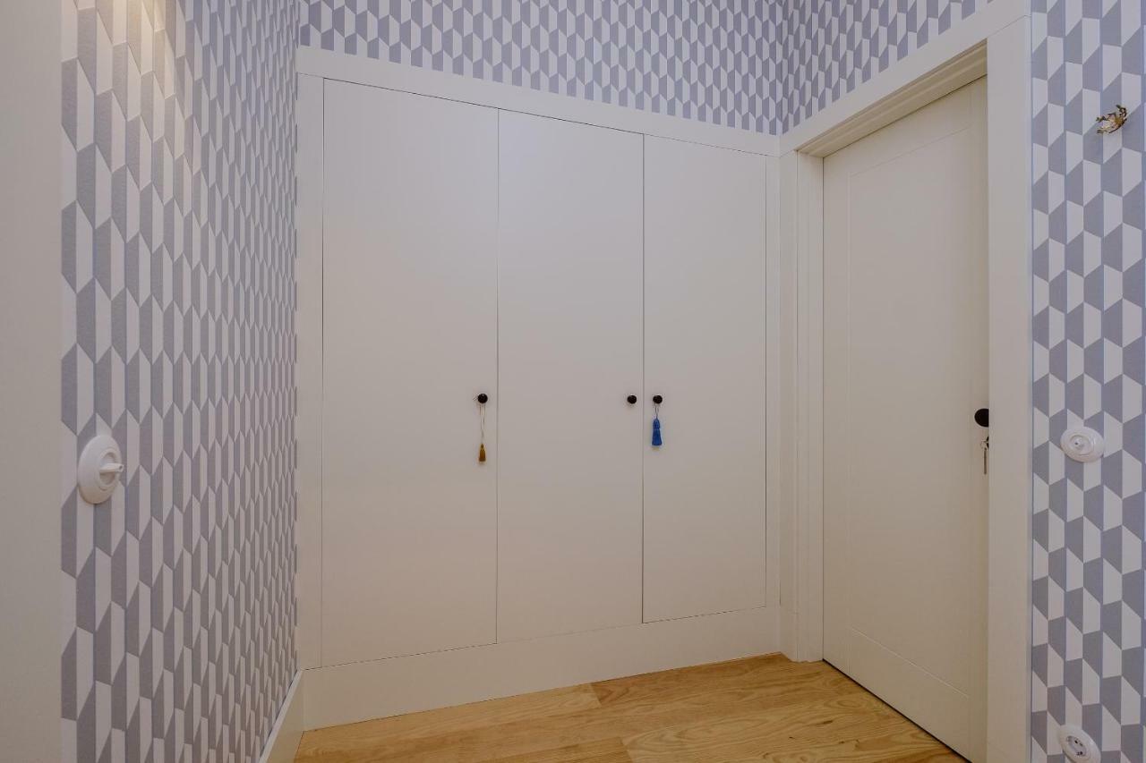 Boutique Rentals-flores Plaza In Historical Center Apartment Porto