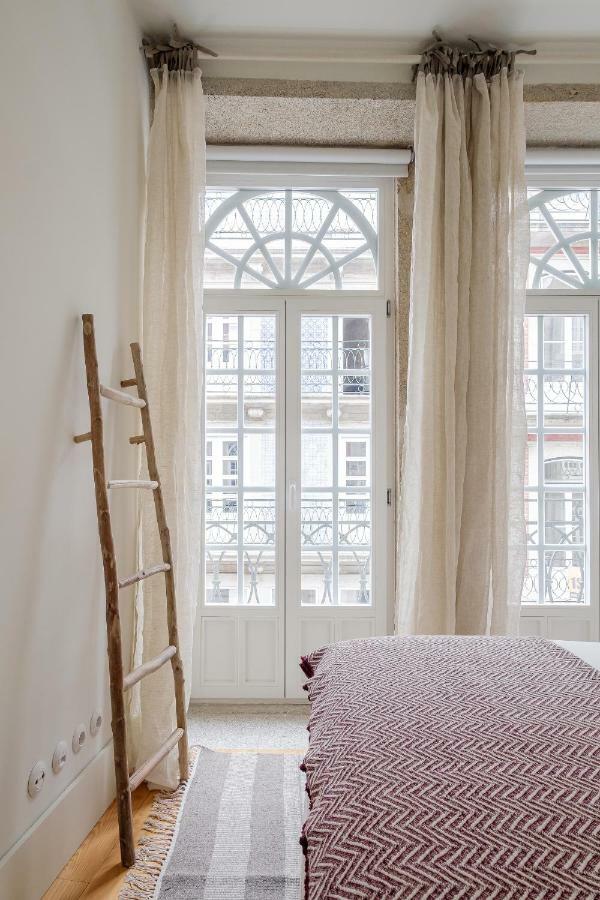 Boutique Rentals-flores Plaza In Historical Center Apartment Porto