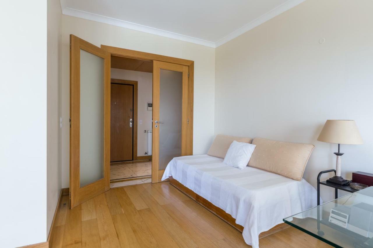 Deluxe With Sea View Apartment *