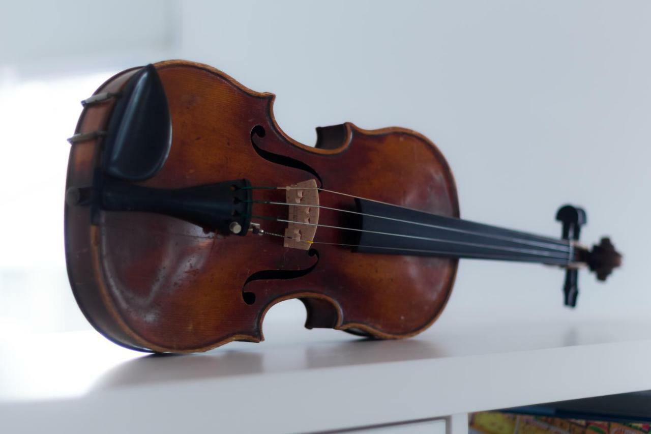 Apartment Near Violin *