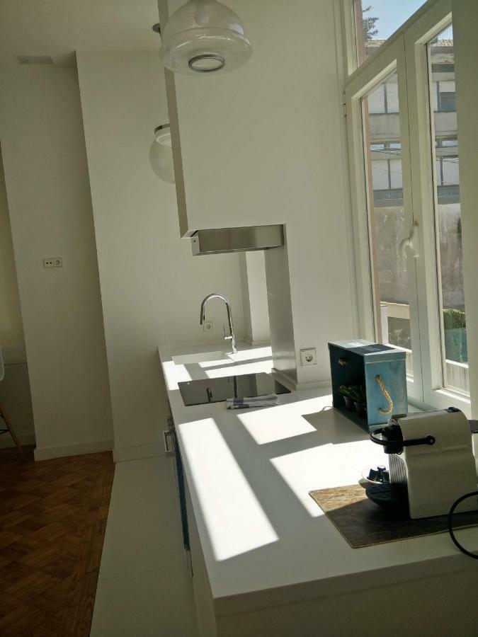 Amazing Riverside Balcony 2br Porto