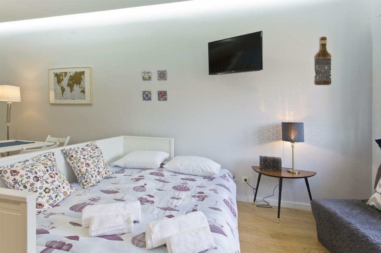 2 Comfortable Stunning Flats - Center