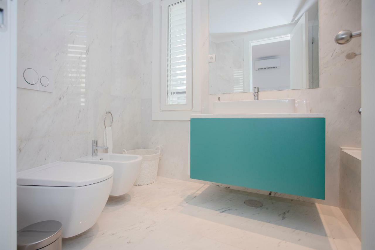Liiiving In | Aliados Luxury Apartment *