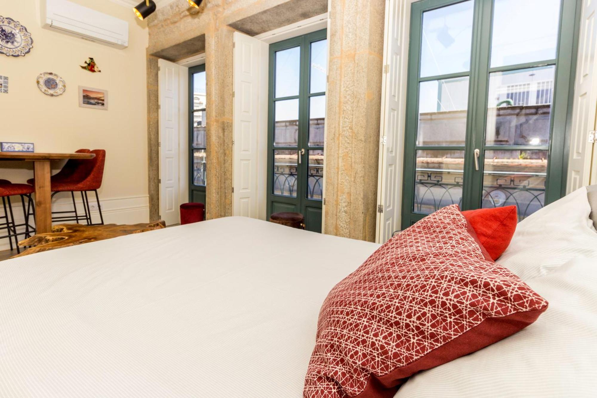 Guest H4u - Flores Lello Center Apartment