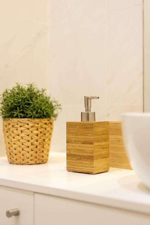 Wood Premium Downtown By Da'home Apartment