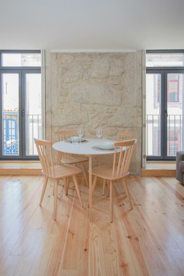 Apartamento Liiiving In - Charming Downtown Delight *