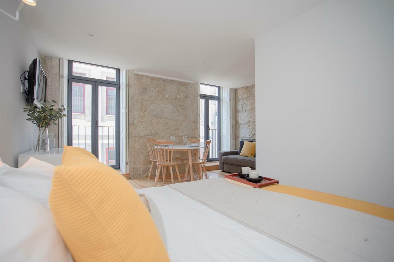 Apartamento Liiiving In - Charming Downtown Delight *