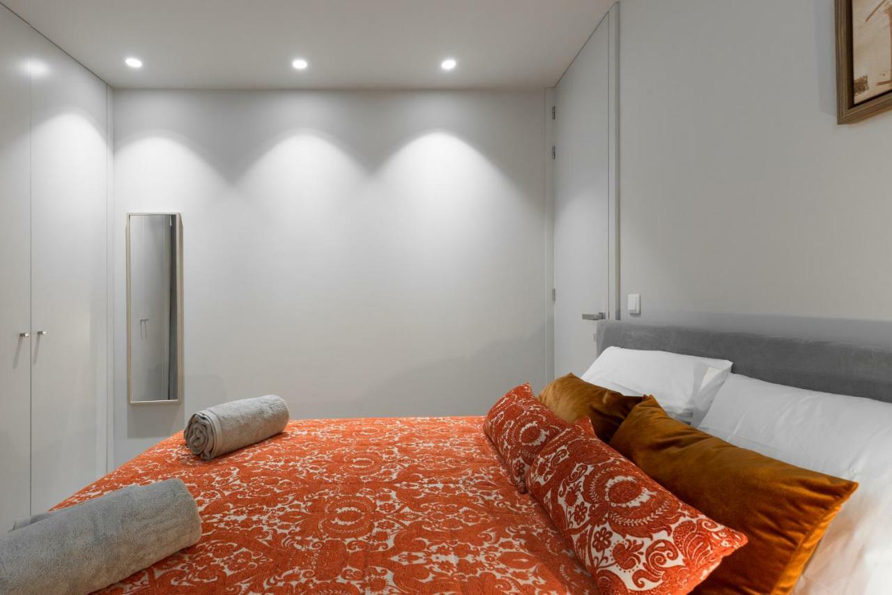 Apartment Charming Luxurious Flat With Garage By Host Wise