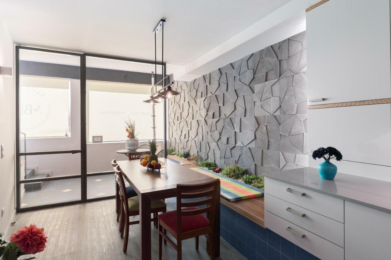 Charming Luxurious Flat With Garage By Host Wise Apartment *