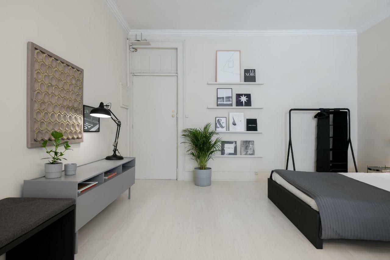 Baixa24 •p1l• Amplo Estudio Na Baixa Com Varanda