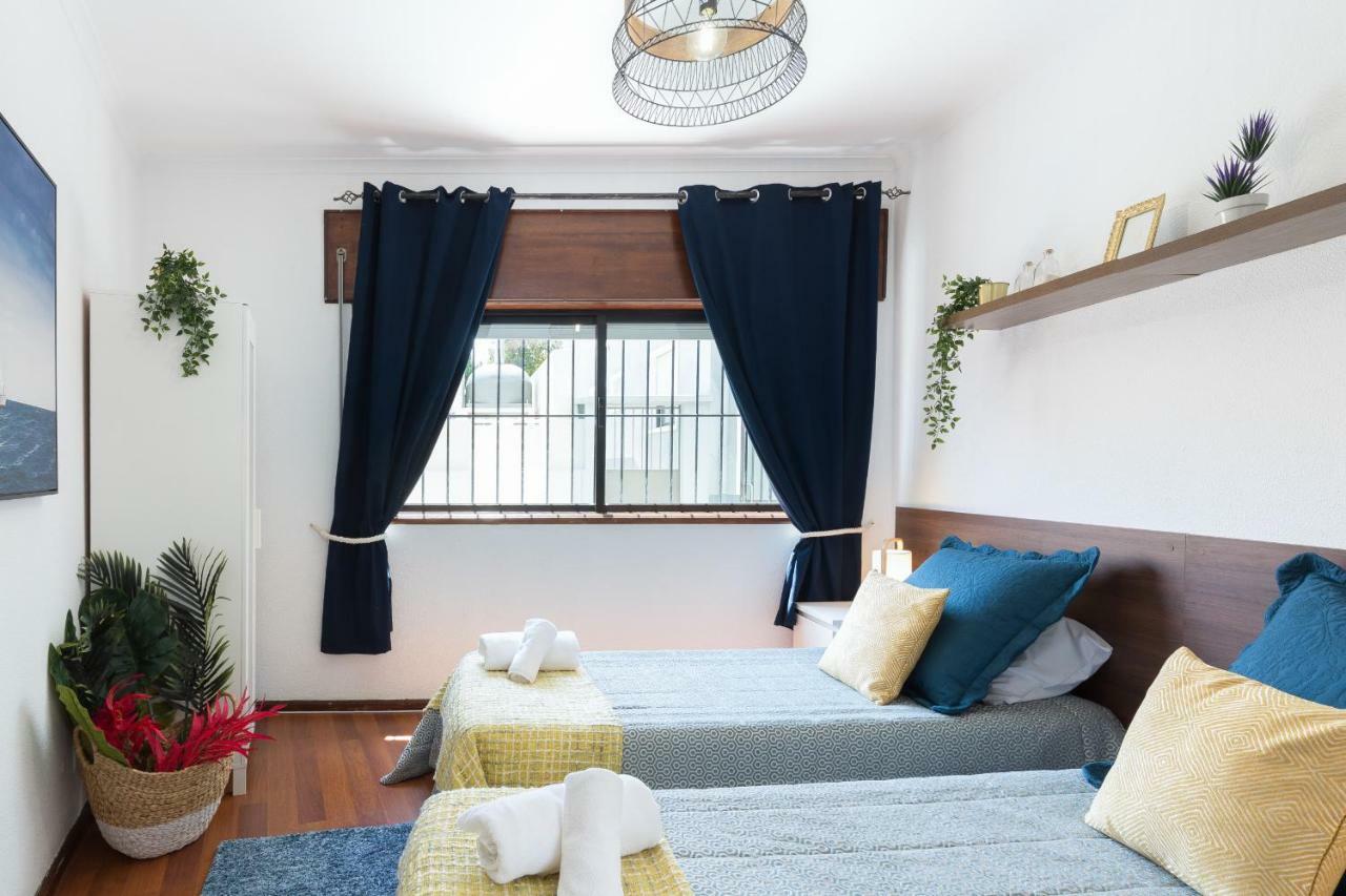2 Comfy Bright Flats With Netflix *