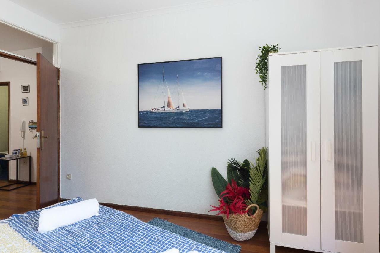 2 Comfy Bright Flats With Netflix *