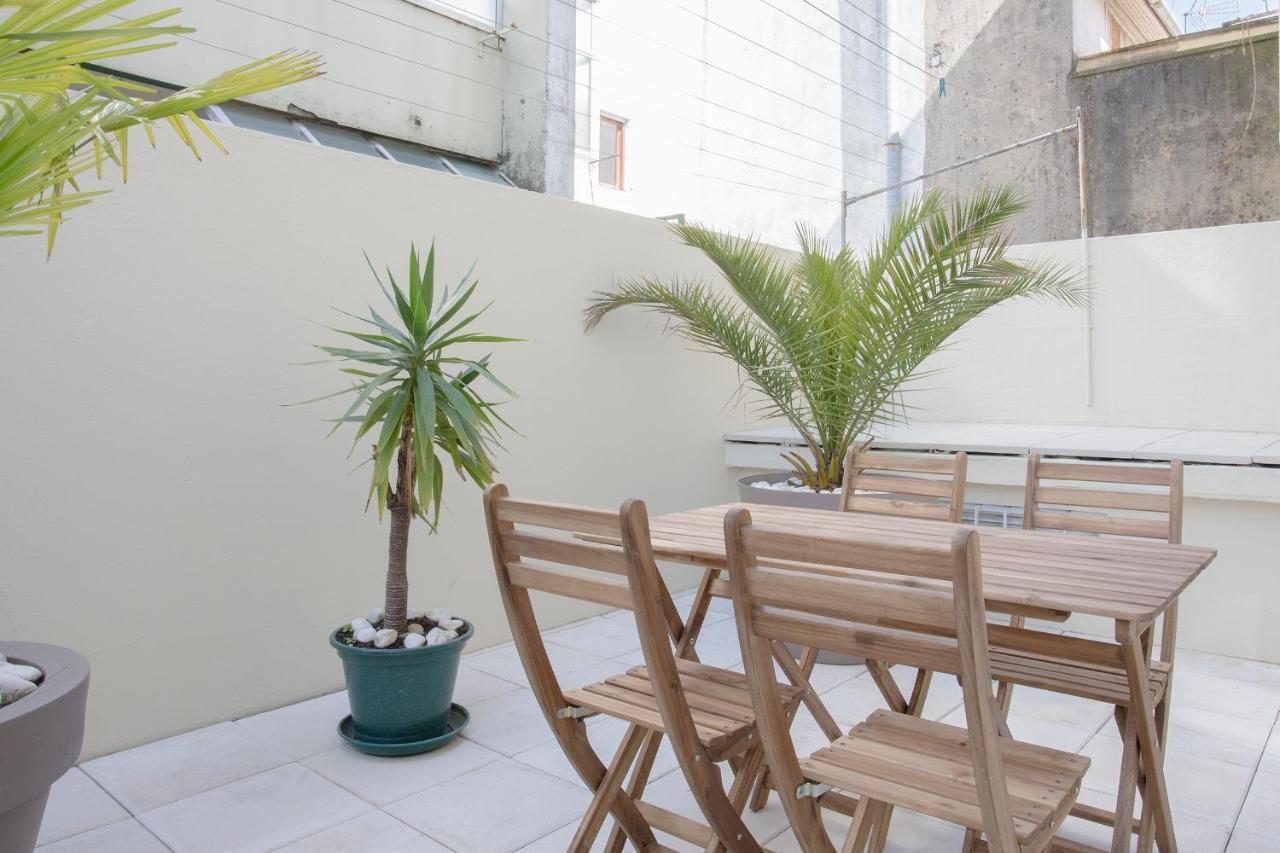 Liiiving In - Terrace Downtown Apartment *