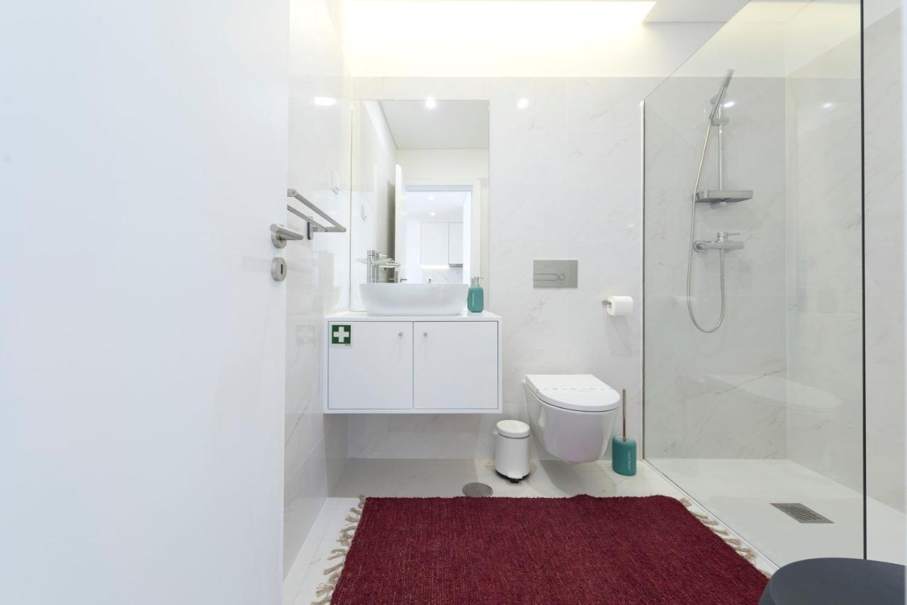 Lovelystay - Flat W/ Ac & Balcony Apartment *