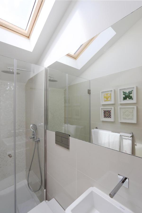 Hm - Flores Skylight