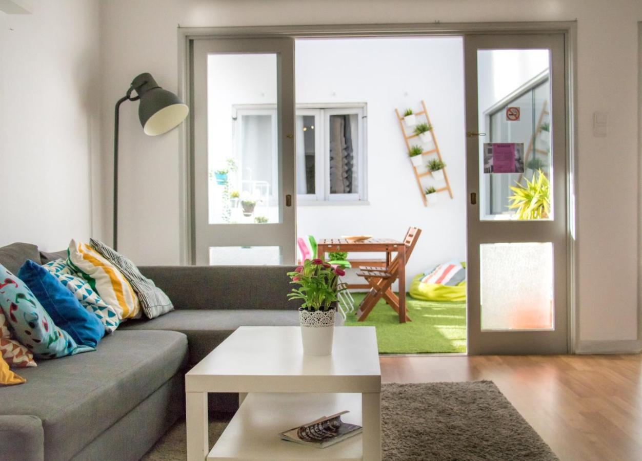 Hostel Travel & Live