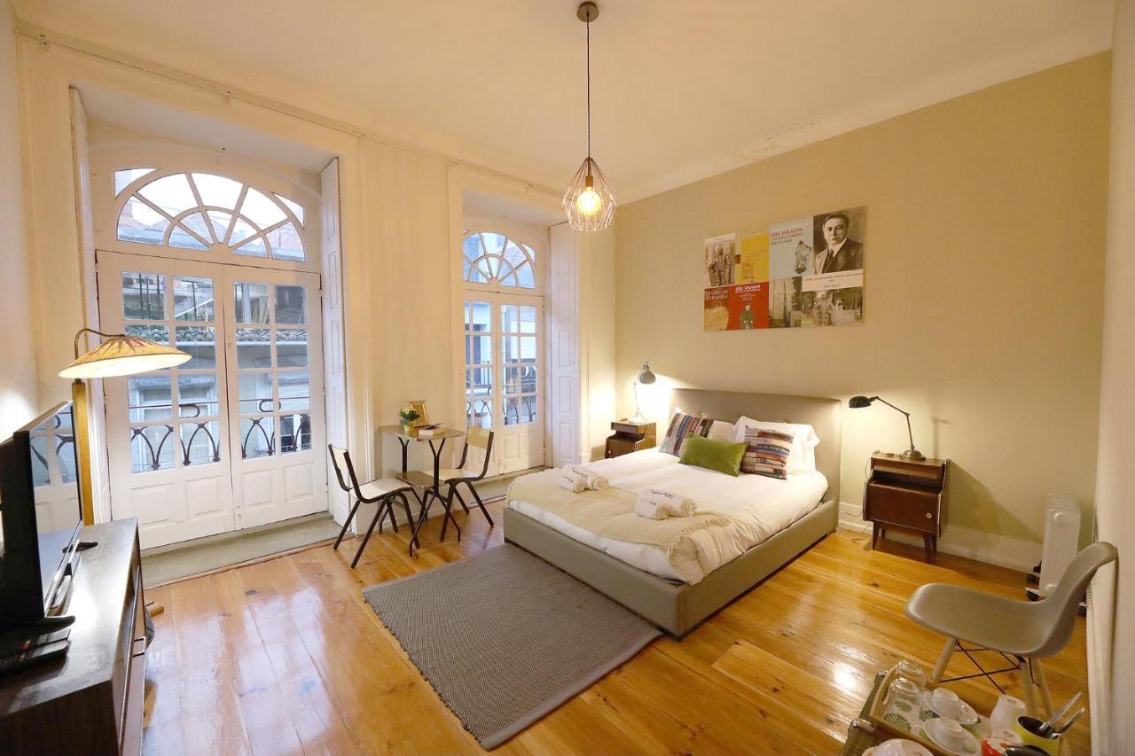 Almada Charm &