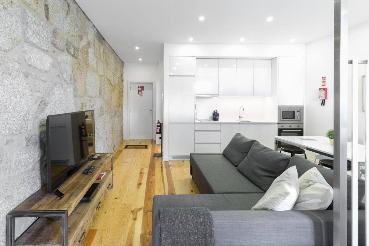 Modern In Historical Centre Apartment *