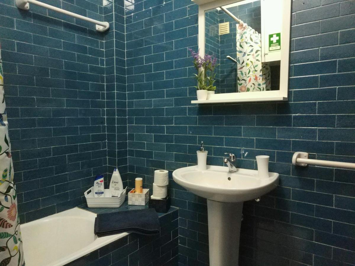 ! Free Parking Street ! Ground Floor With Washer! Apartment Porto