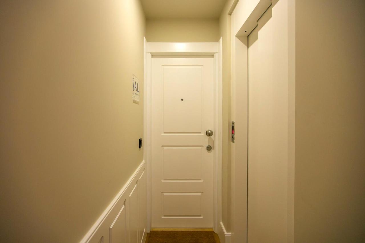 Charming In Historic Downtown Apartment *