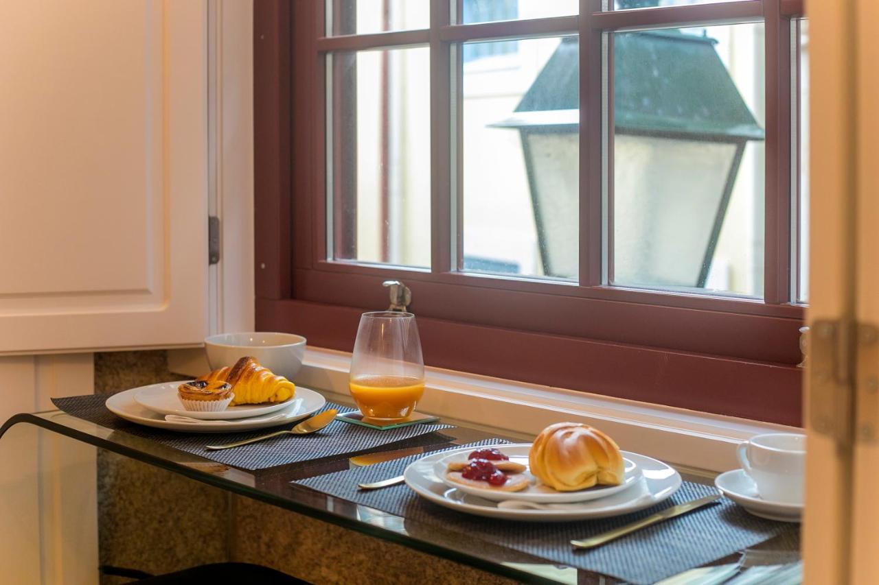 Charming In Historic Downtown Apartment *