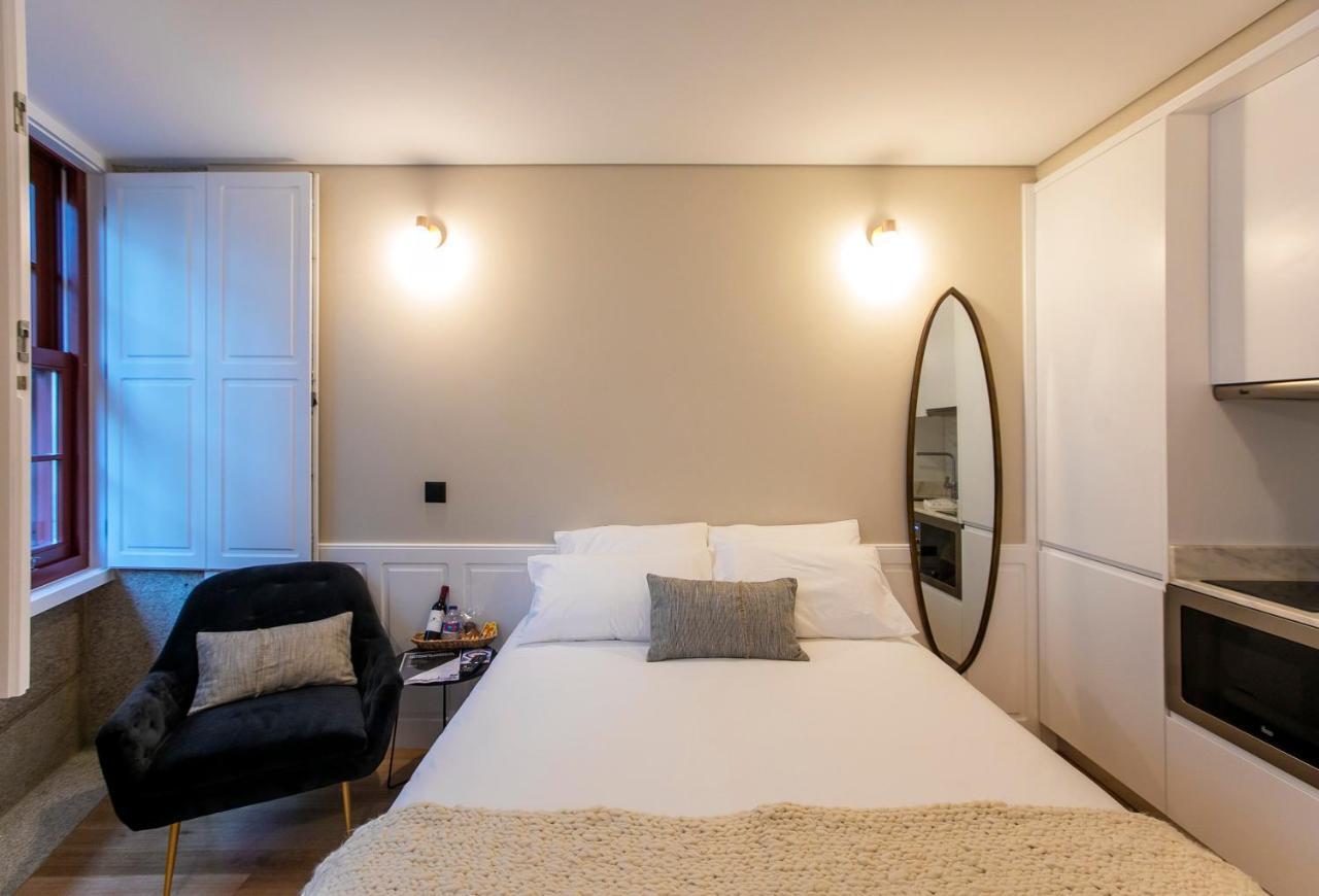 Charming In Historic Downtown Apartment *